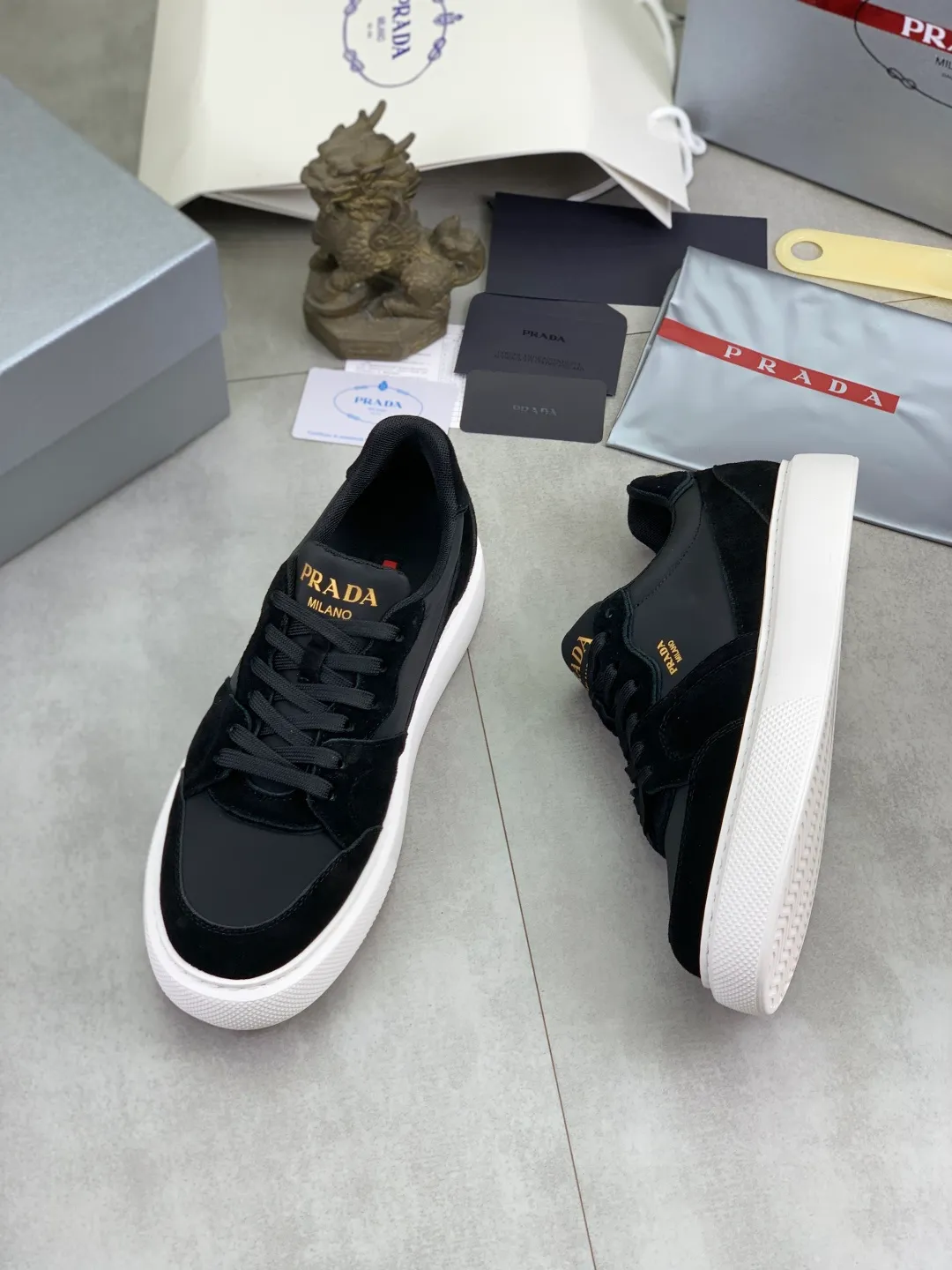 Men's men's shoes P560 💰【New style】Top quality, new popular models on the official website, which will never go out of style for a century, 🆘 The trendy brand (Prada) mainly promotes popular models, avant-garde and versatile fashionable men's shoes, privately molded, with cowhide splicing and 1:1 oil edge treatment... fashionable and simple, original imported cowhide with python skin, cowhide leather lining for feet; the atmosphere and personality are more fashionable, eye-catching and pursuing class. It will subvert the old idea and be a must-have for fashionistas who want to spend time with you! Must keep it! High-end comfortable and low-cost, high-end quality workmanship. Size: 38-45 4️⃣ colors available. full package